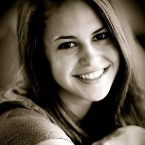 Meet your Posher, Maura